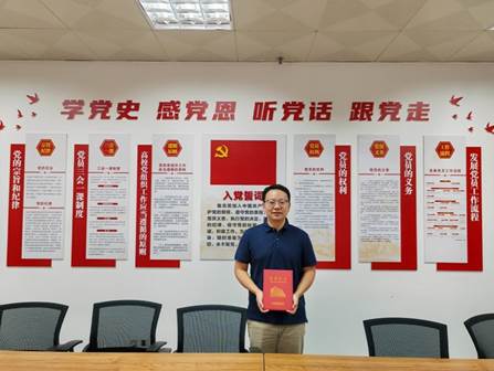 效果:雷锐获“国家开放大学优秀青年教师”荣誉称号.jpg 效果:雷锐获“国家开放大学优秀青年教师”荣誉称号.jpg