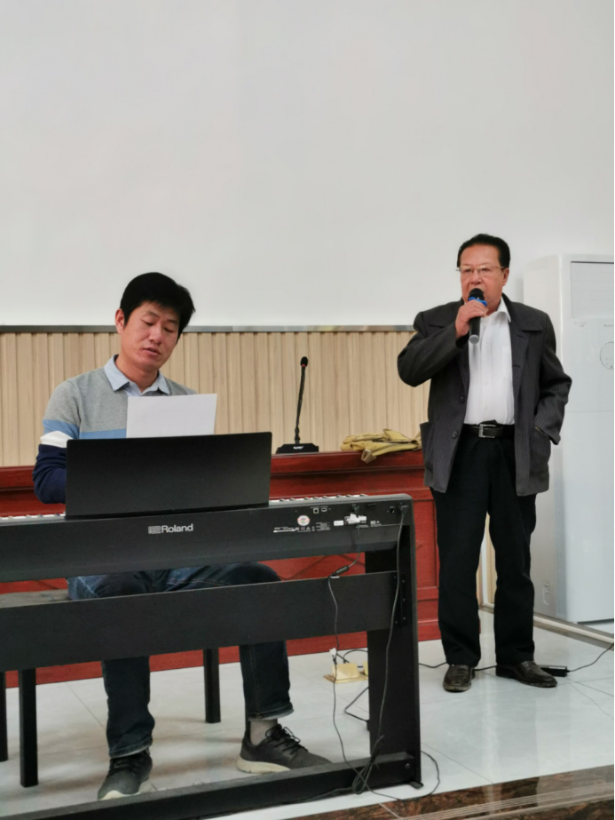 梧州学院音乐舞蹈系主任杨志华教授到电大梧州分校讲课